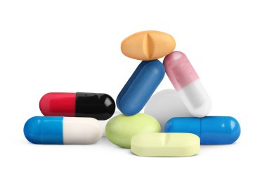 Beyaz arka planda birçok farklı antibiyotik hapları