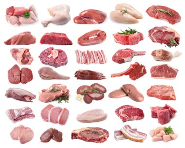 Beyaz arka planda taze çiğ et ürünleri, kolaj