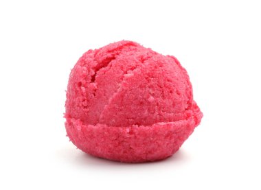 Beyaz arka planda bir kepçe lezzetli dondurma.