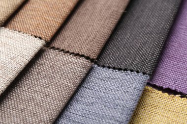 Arka plan olarak farklı kumaşlardan örnekler, yakın plan