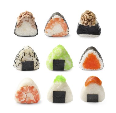 Lezzetli onigiri beyaz sette izole edilmiş. Japon yemeği