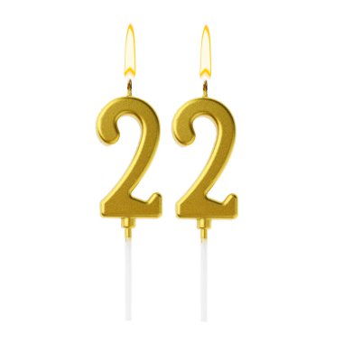 Beyaz arka planda 22 numarayı besteleyen altın renkli mumlar yakıyor. Doğum günü veya diğer özel tarihler için şenlik dekorasyonu