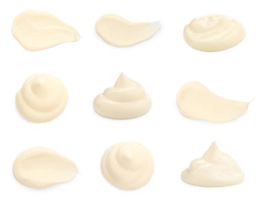 Lezzetli mayonez sosu beyaza izole edilmiş.