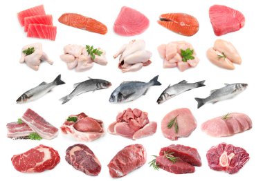 Balık ve et. Beyaz arka planda farklı ham ürünler, kolaj