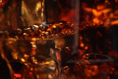 Kola köpüklü, makro manzaralı. Lezzetli içki