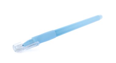 Havada beyaza ayrılmış şık bir kalem