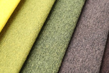 Arka plan olarak farklı kumaşlardan örnekler, yakın plan