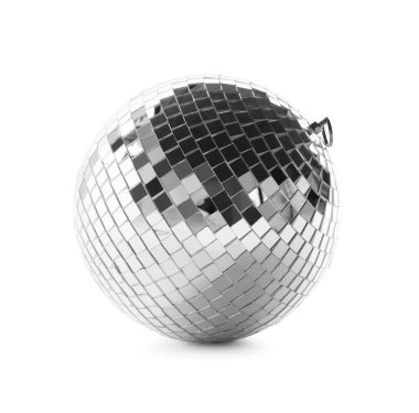 Parlak bir disko topu beyaza izole edilmiş.