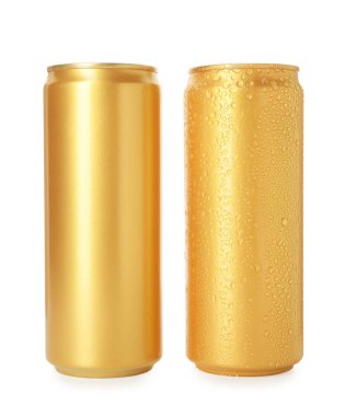 İki boş teneke kutu beyaza izole edilmiş.