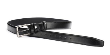 beyaz izole bir siyah deri kayışı