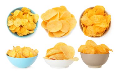 Beyaz kolajla izole edilmiş kaselerde leziz çıtır patates cipsi. Üst ve yan görünümler