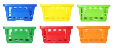 Farklı renklerde alışveriş sepetleri beyaz, set