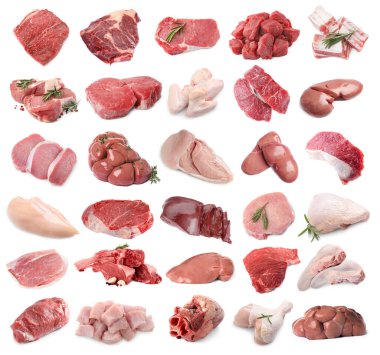 Beyaz arka planda taze çiğ et ürünleri, kolaj