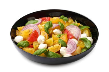 Beyaz domatesli lezzetli salata, fesleğen, soğan ve mozzarella peyniri.