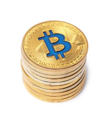 Kripto para birimi. Birçok altın bitcoin beyaz üzerinde izole