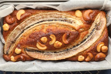 Fındıklı muzlu ekmek, harika görünüyor.