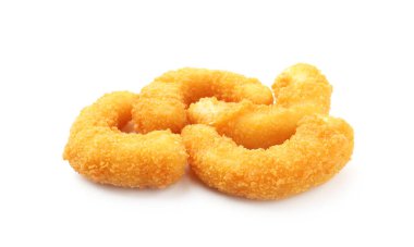 Birçok lezzetli tempura karidesi beyaz üzerine izole edilmiş.