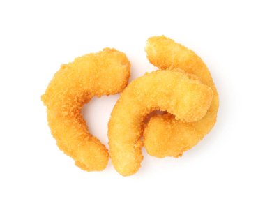 Üç lezzetli tempura karidesi beyaza izole edilmiş, üst manzara