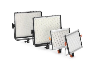 Profesyonel ışıklandırma ekipmanları. LED lambaları beyaz üzerine izole