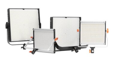 Profesyonel ışıklandırma ekipmanları. LED lambaları beyaz üzerine izole