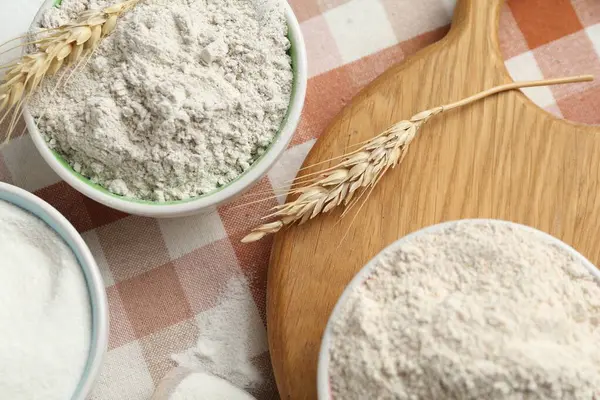 Tabaklarda ve çivilerde farklı tipte un bulunur.