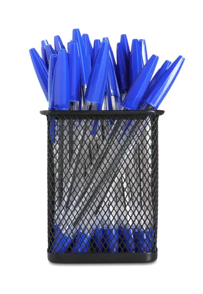 Birçok kalem beyaz üzerine izole edilmiş.