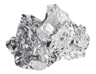 Buruşuk parlak alüminyum folyo parçası beyaz, üst görünümde izole edilmiş.