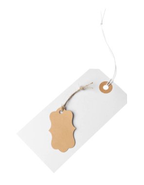 Beyaz üzerinde izole edilmiş dizgileri olan boş etiketler