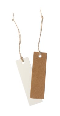 Beyaz üzerinde izole edilmiş dizgileri olan boş etiketler