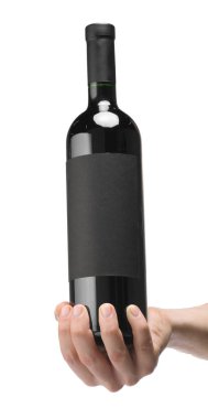 Beyaz arka planda lüks şarap şişesi tutan adam. Tasarım için model