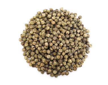 Beyaz, üst görünümde izole edilmiş aromatik biber yığını