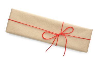 Kraft kağıdına sarılmış beyaz yay ile izole edilmiş, üst görünüm