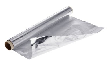 Alüminyum folyo üzerinde beyaz izole rulo