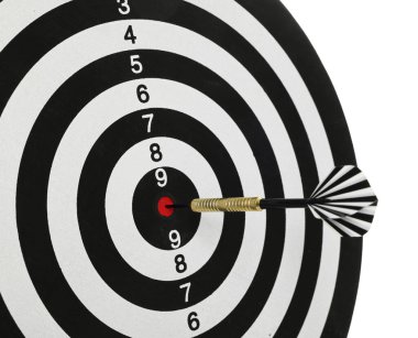 Hedef alınıyor. Dart tahtası beyaz üzerine izole edilmiş ok ile