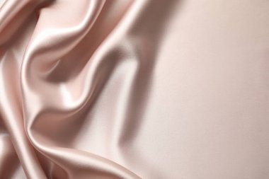 Arkaplan olarak bej buruşuk ipek kumaş, üst görünüm