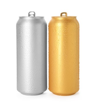 İki boş teneke kutu beyaza izole edilmiş.