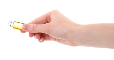 Beyaz arkaplanda USB bellek tutan kadın, yakın plan.