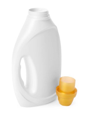 Beyaz üzerine izole edilmiş bir şişe yumuşatıcı.