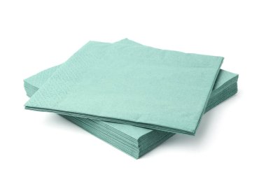 Birçok yeşil kağıt mendil beyaza izole edilmiş.
