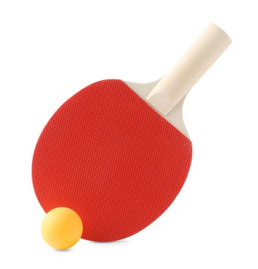 Ping pong raketi ve topu beyaza izole edilmiş.