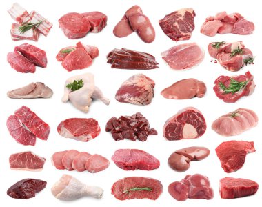 Beyaz arka planda taze çiğ et ürünleri, kolaj