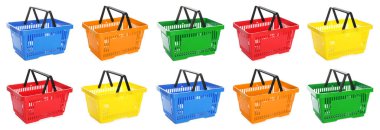 Farklı renklerde alışveriş sepetleri beyaz, set