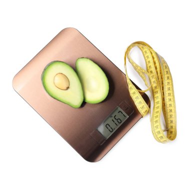 Elektronik mutfak pulları, avokado ve ölçüm bandı beyaz, üst görünüm
