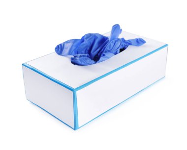 Mavi tıbbi eldivenler beyaz kutuda izole edilmiş.