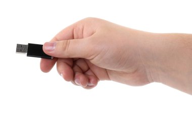Beyaz arkaplanda USB bellek tutan adam, yakın plan