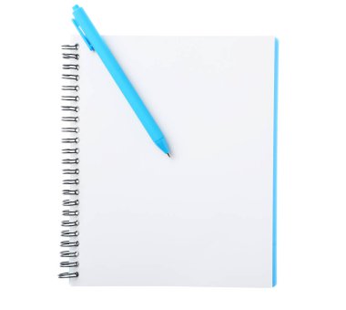 Kalem ve açık defter beyaz, üst görünümde izole
