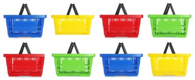 Farklı renklerde alışveriş sepetleri beyaz, set