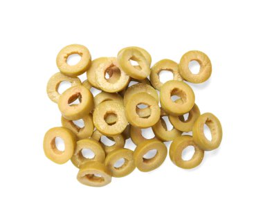 Terbiye edilmiş yeşil zeytin halkaları beyaz, üst görünümde izole