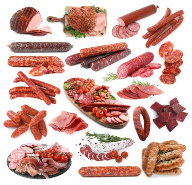 Beyaz arka planda işlenmiş lezzetli et ürünleri, kolaj