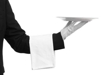 Beyaz arka planda boş tabağı ve peçetesi olan adam, yakın plan.